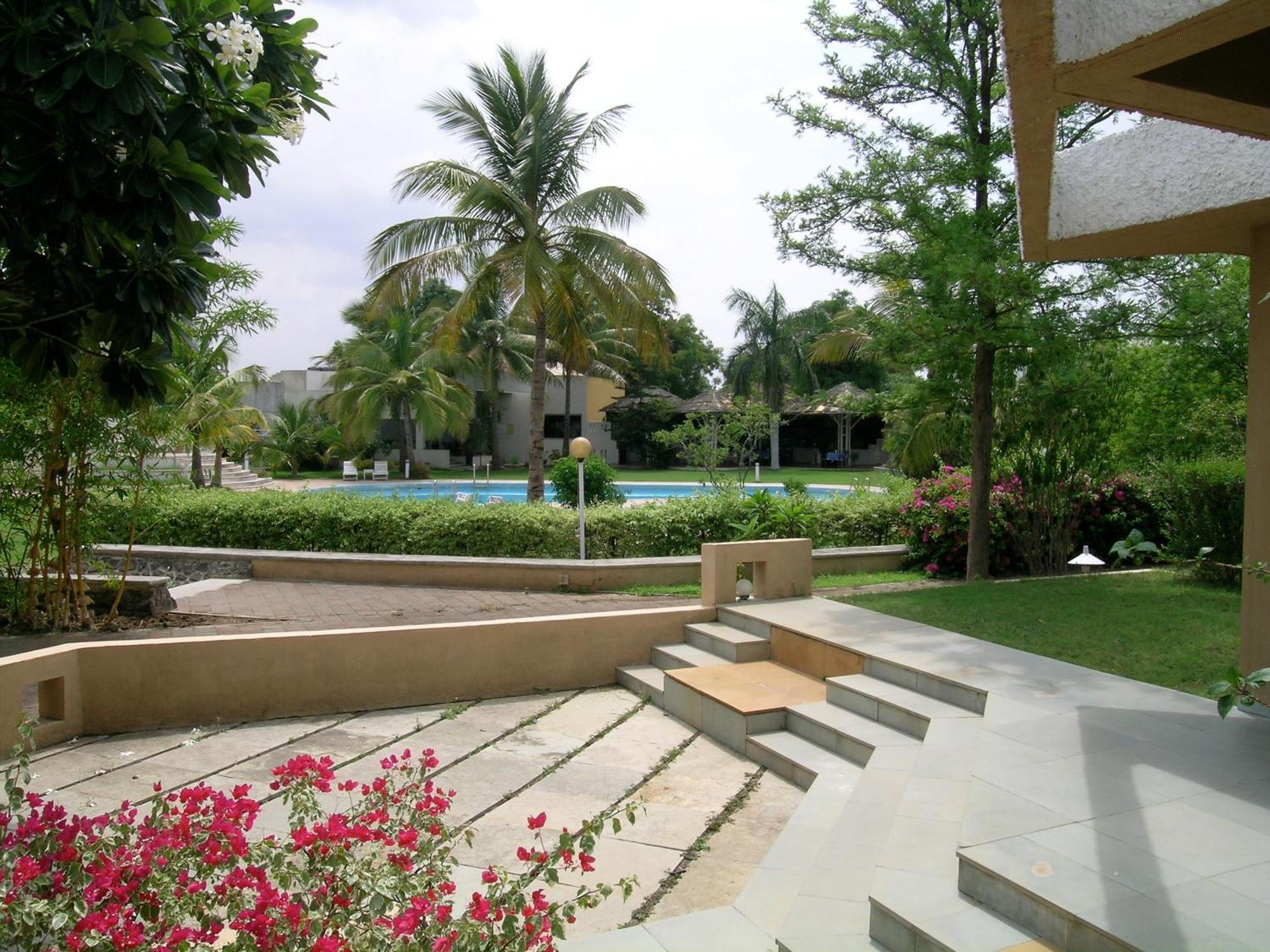 The Meadows Resort And Spa Аурангабад Екстериор снимка