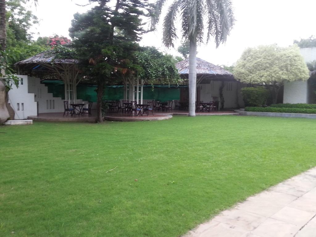 The Meadows Resort And Spa Аурангабад Екстериор снимка