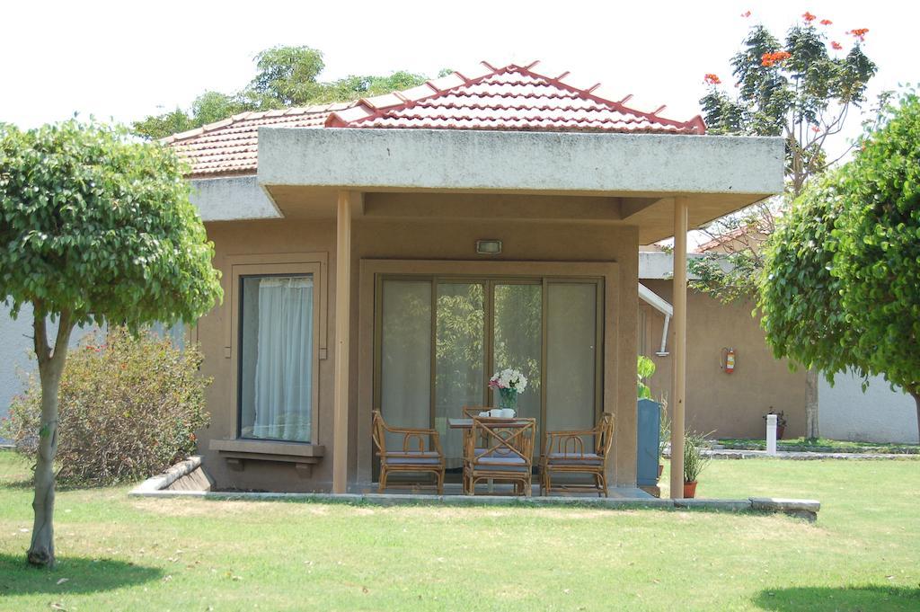 The Meadows Resort And Spa Аурангабад Стая снимка